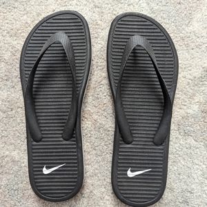 Nike women's flip flops